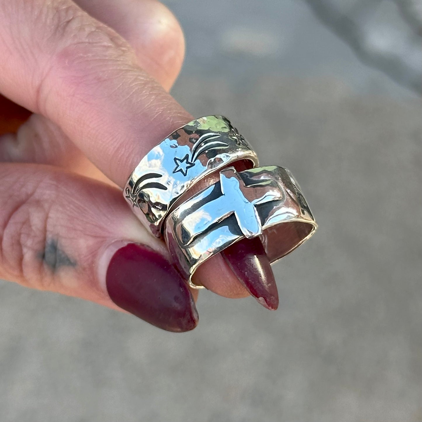 Hammered Cross band- size 7.5