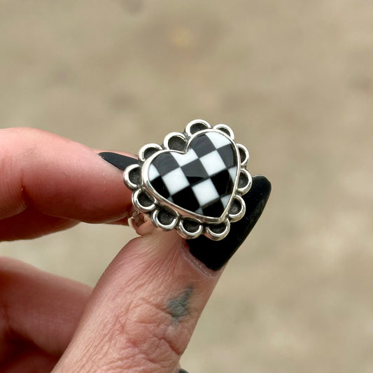 Checkered Daisy Heart ring- size 5