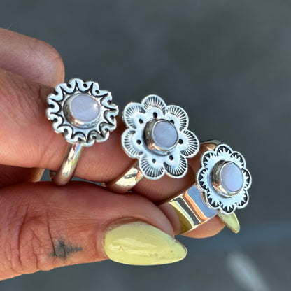Mother of Pearl Floral Ring- size 7