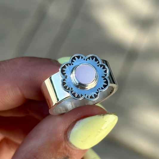 Mother of Pearl Floral Ring- size 8