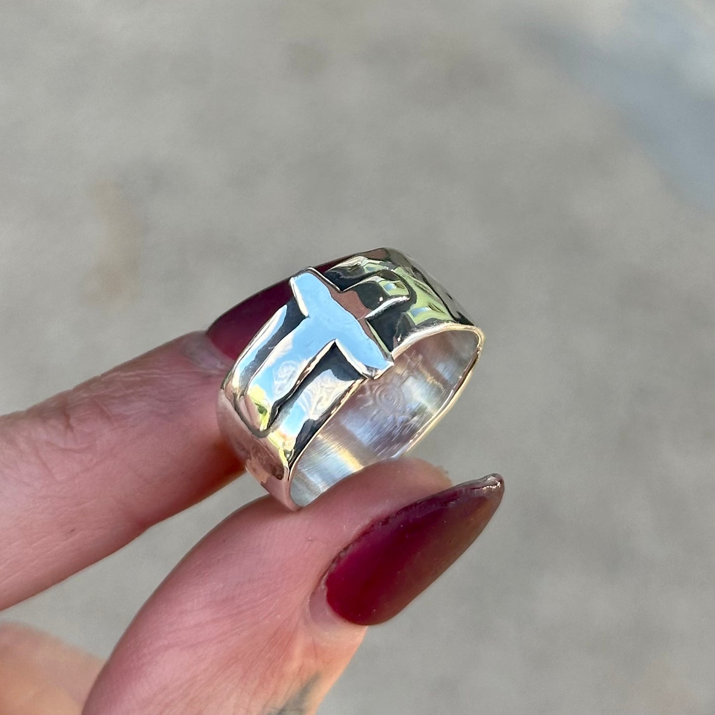 Hammered Cross band- size 7.5