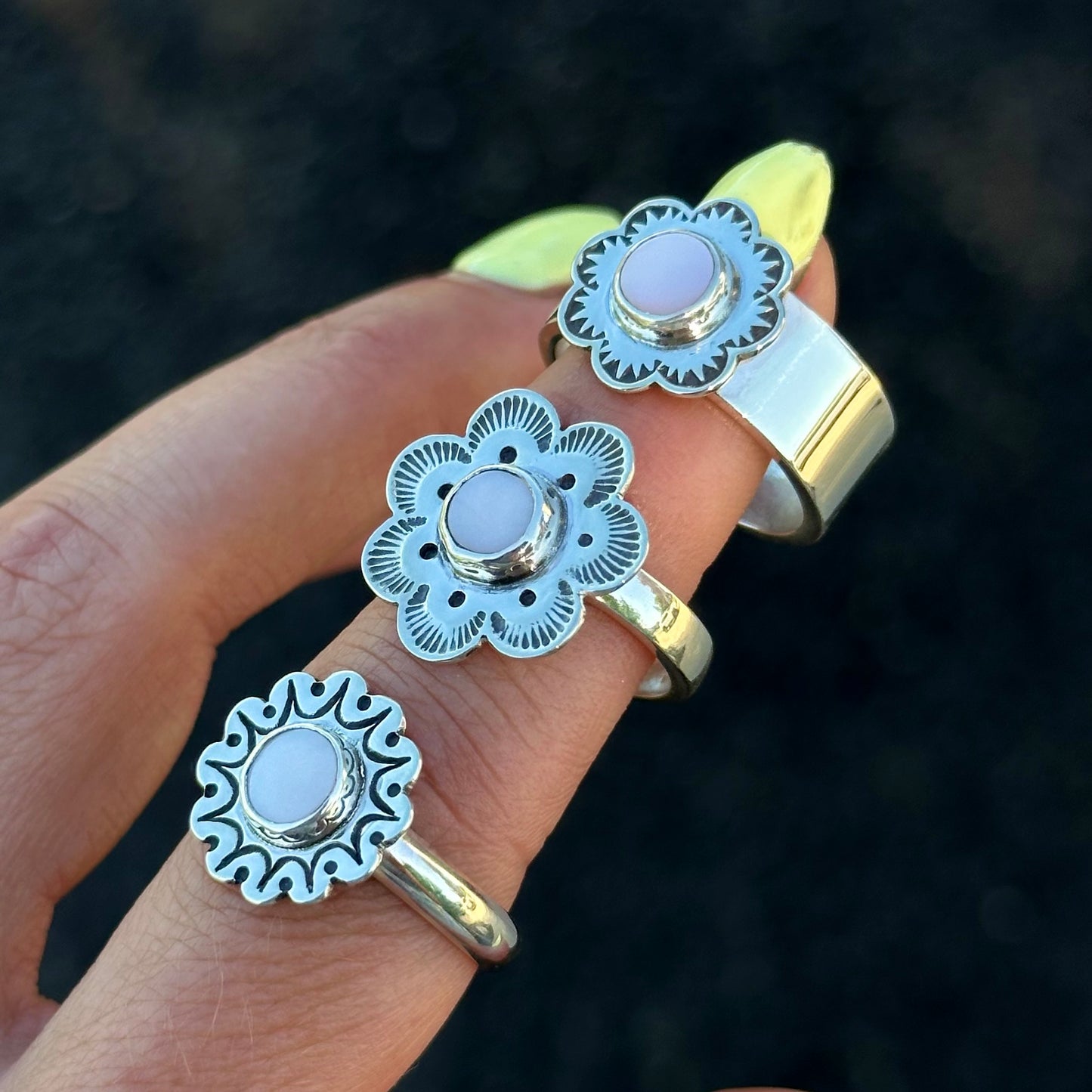 Mother of Pearl Floral Ring- size 7