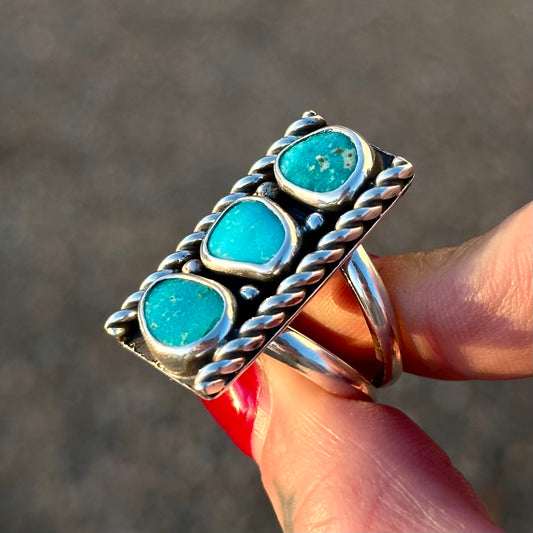 Tri-stone KINGMAN turquoise ring- size 7.5