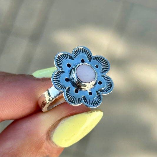 Mother of Pearl Floral Ring- size 7