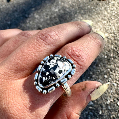 Black and white paint ring Size 12